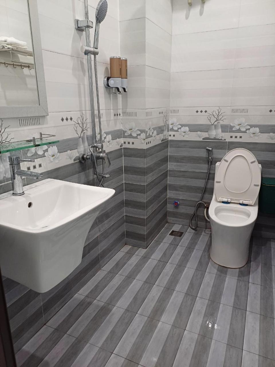 Hotel Hoa Ban Ha Noi Hanoi Esterno foto